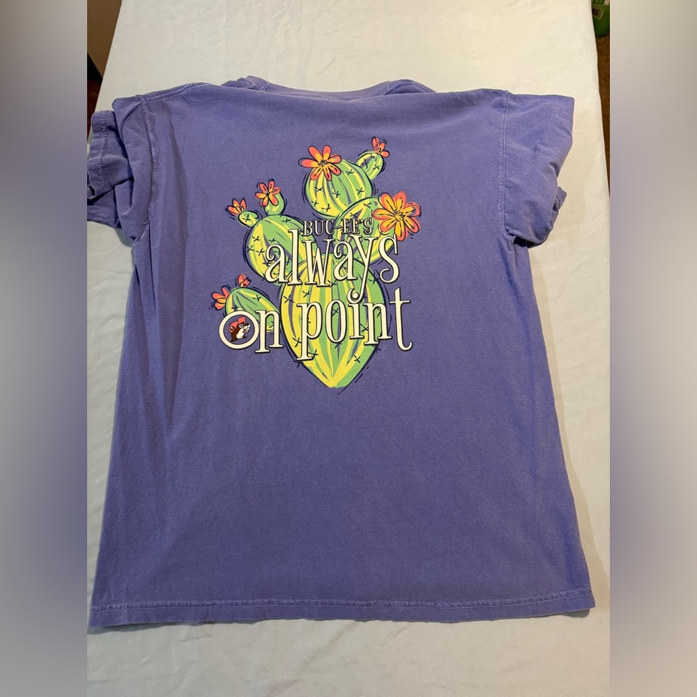 Buckees tshirt size large